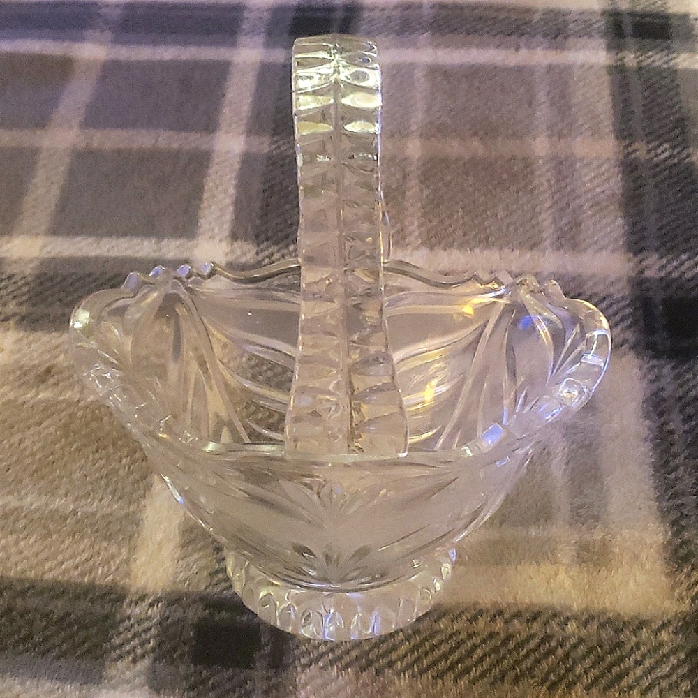 Crystal lead basket